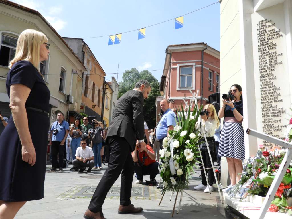 Dan žalosti u Tuzli - 27 godina od stravičnog zločina na Kapiji